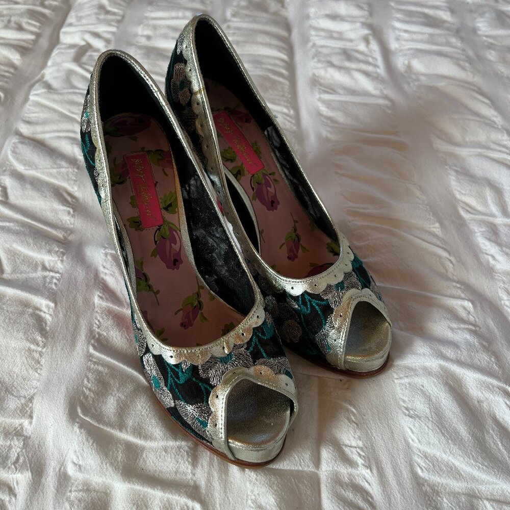 Vintage Betsey Johnson Floral and Champagne Heels, Size: 8